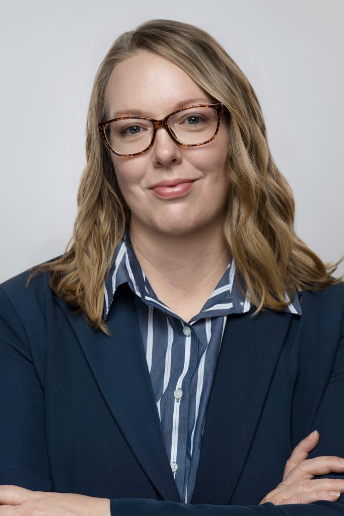 Elise Healzer Headshot